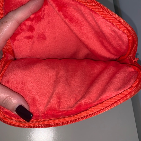 Marc Jacobs Red Quilted Tablet Sleeve - Picture 4 of 4